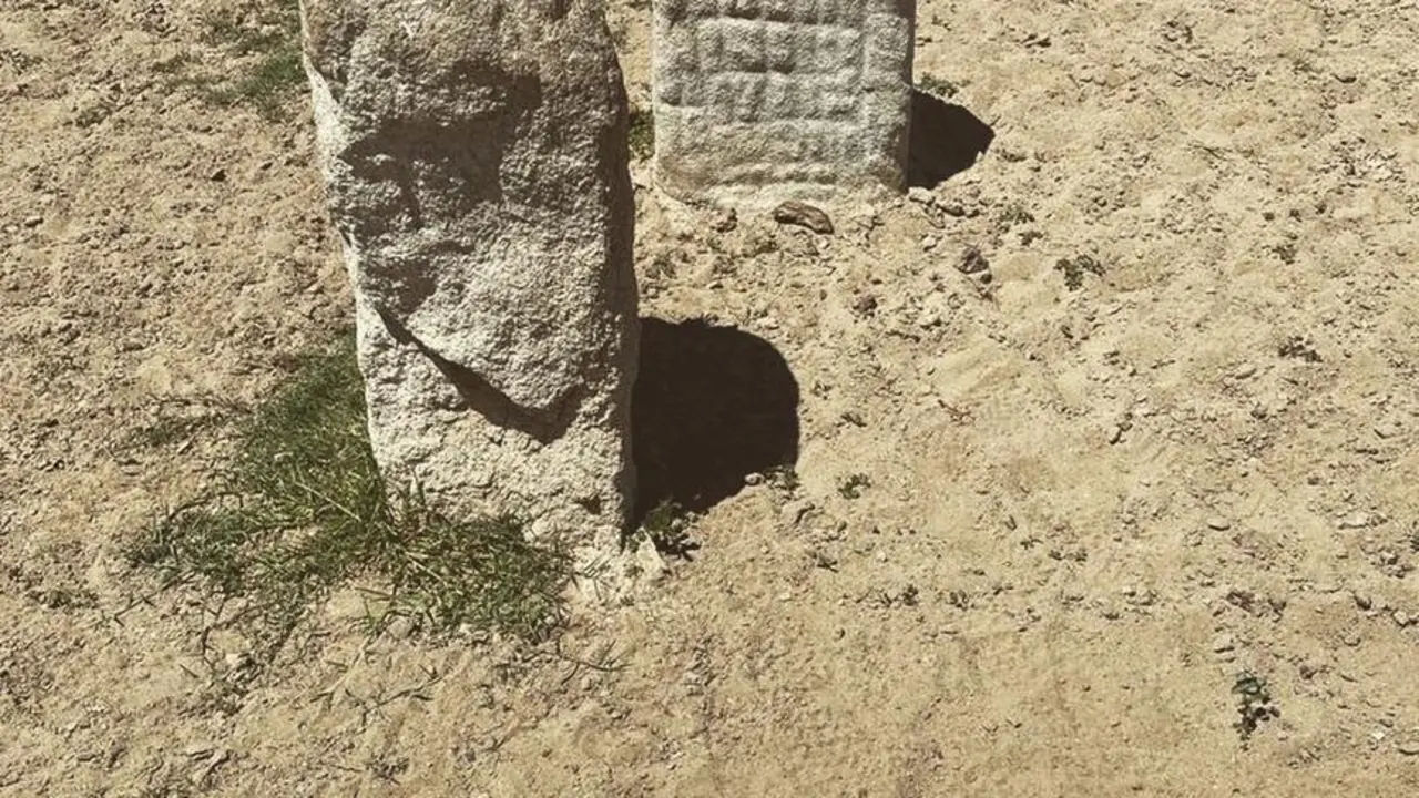 Recuperan un ep&iacute;grafe de &eacute;poca Romana en la antigua Augustobriga aprovechando el bajo nivel del pantano de Valdeca&ntilde;as