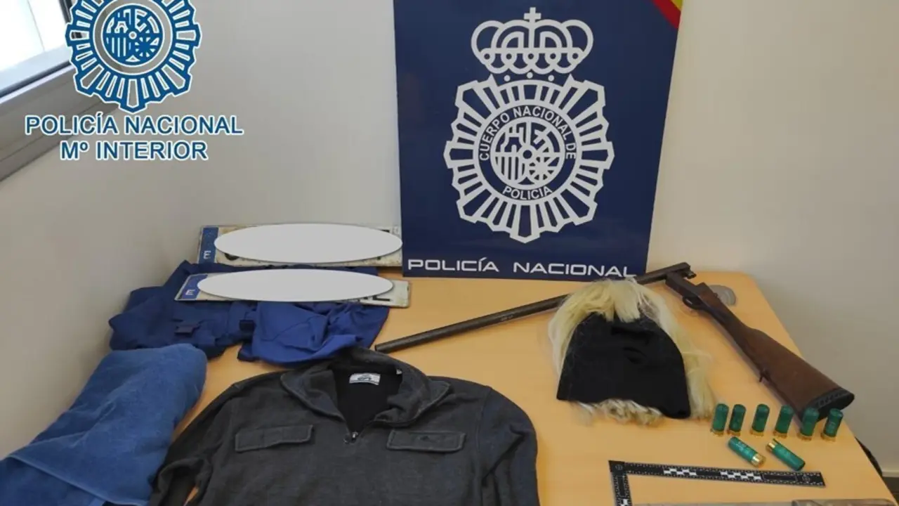 Los objetos sustra&iacute;dos a los detenidos.