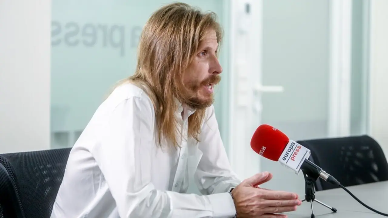 El coordinador general de Podemos en Castilla y Le&oacute;n, Pablo Fern&aacute;ndez, durante una entrevista para Europa Press en la sede de la agencia