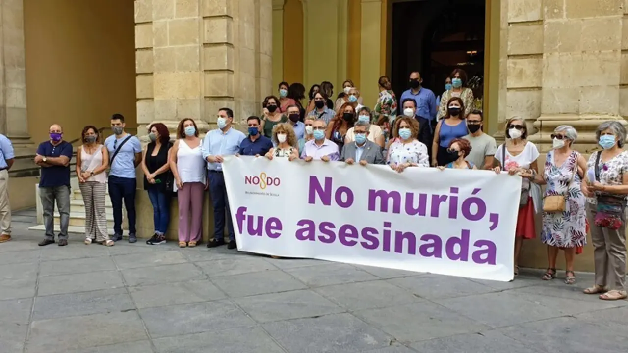 Minuto de silencio con motivo de la v&iacute;ctima de violencia machista del Cerro del &Aacute;guila (Sevilla).