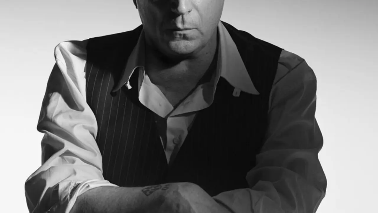 Archivo - Imagen del cantante de rock Loquillo, que actuar&aacute; en Tomares