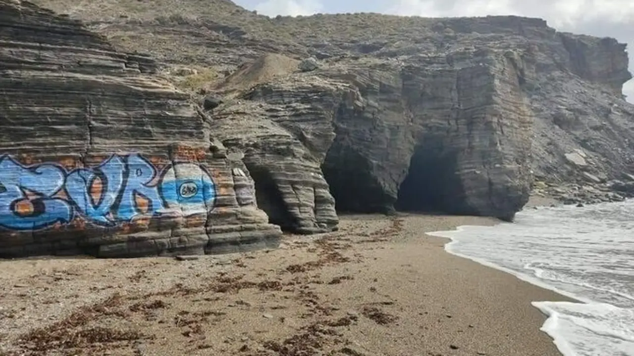 Pintadas realizadas en Cala Coc&oacute;n, dentro del Parque Regional de Calblanque, Monte de las Cenizas y Pe&ntilde;a del &Aacute;guila