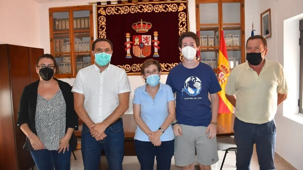 Andr&eacute;s L&oacute;pez y el grupo teatro de Casas de Guijarro estrenan este viernes el film '&iquest;D&oacute;nde paran los tomates?'