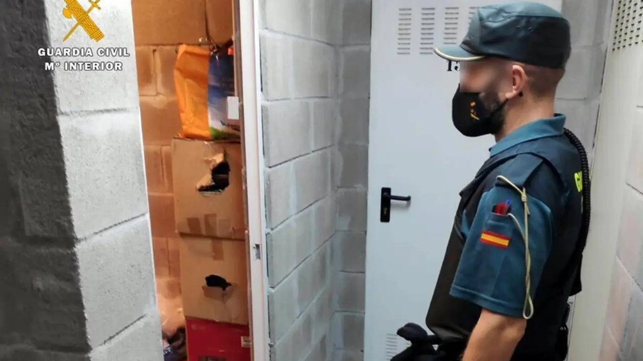 Un guardia en un trastero