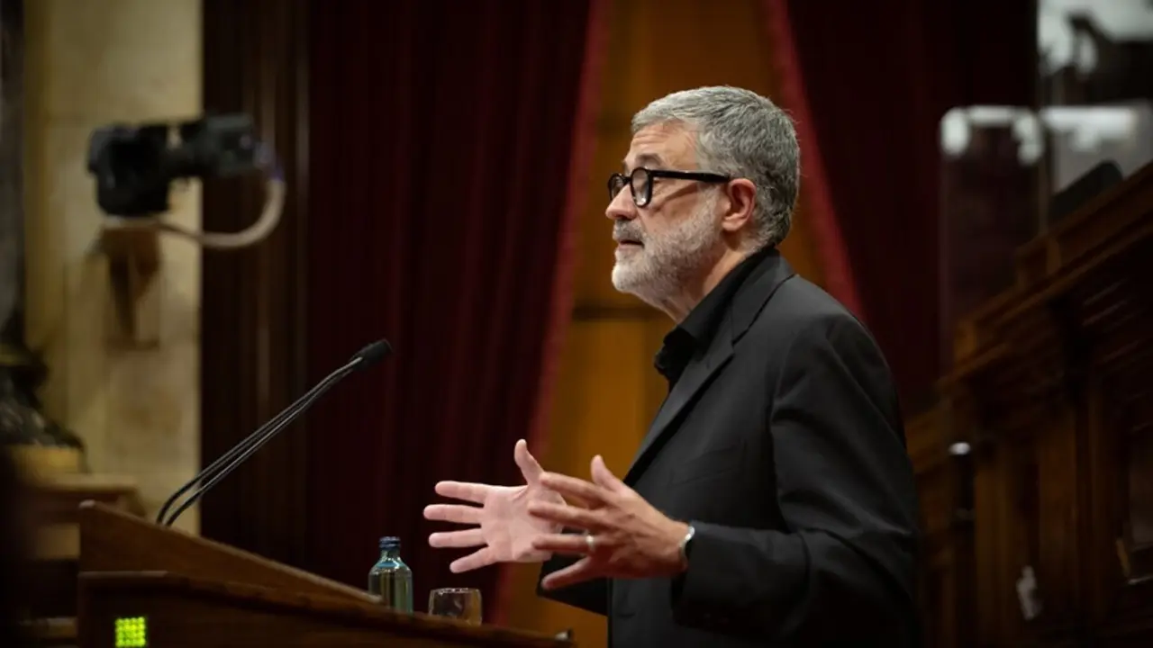 Archivo - El diputado de la CUP en el Parlament, Carles Riera, en el pleno del Parlament. 