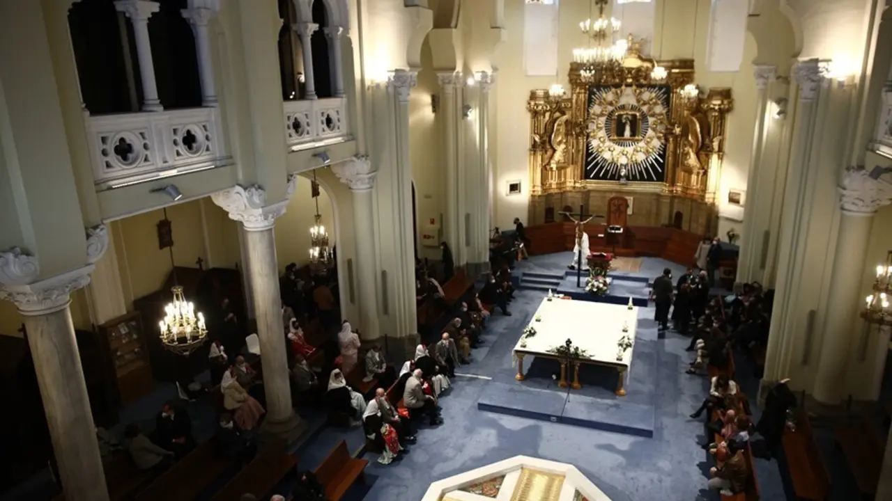 Archivo - Vista general de una eucarist&iacute;a celebrada en la iglesia Virgen de la Paloma, en Madrid (Espa&ntilde;a), a 19 de marzo de 2021. 