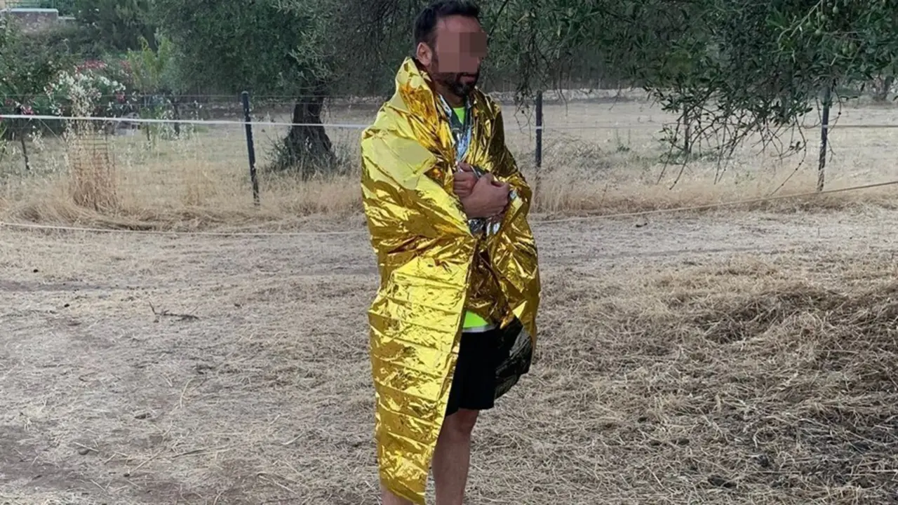 El agente tras el rescate tuvo que ser atendido tambi&eacute;n por los servicios sanitarios.