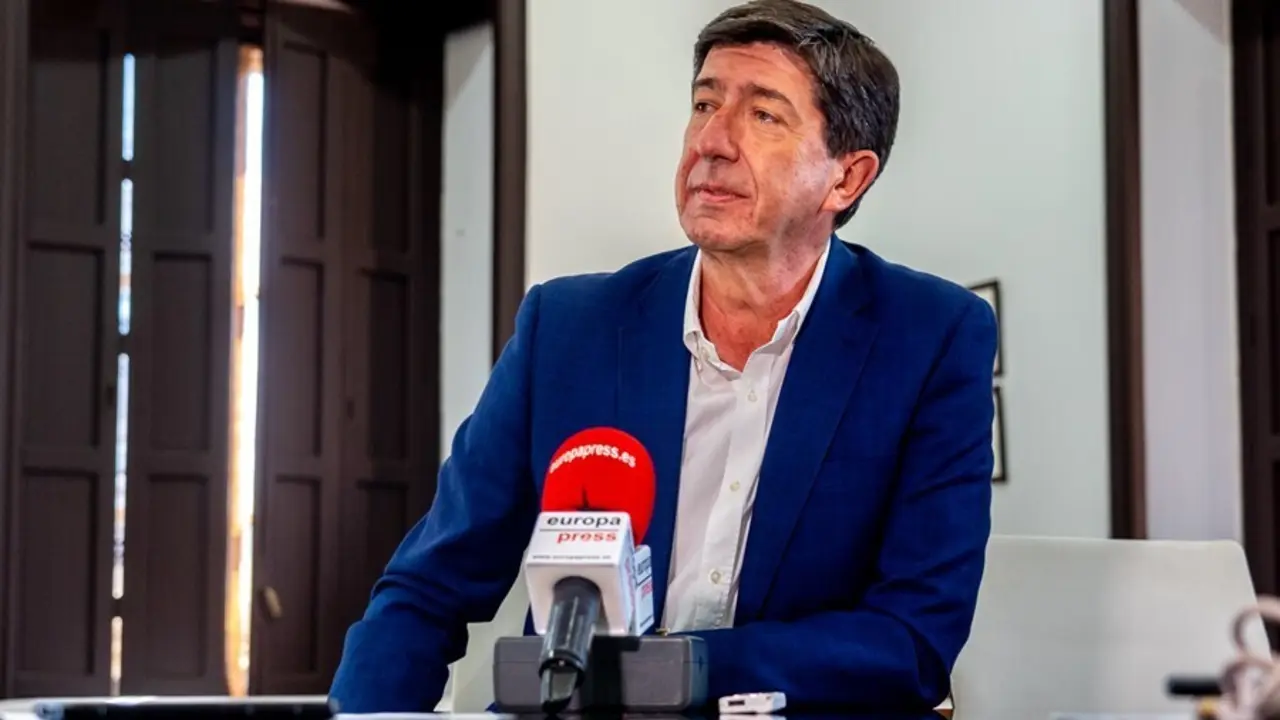 El vicepresidente de la Junta y consejero, Juan Mar&iacute;n, durante la entrevista con Europa Press.