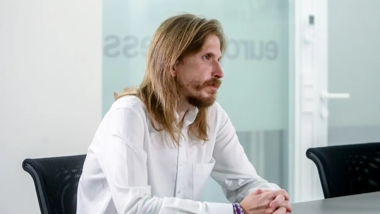 El coordinador general de Podemos en Castilla y Le&oacute;n, Pablo Fern&aacute;ndez, durante una entrevista para Europa Press en la sede de la agencia