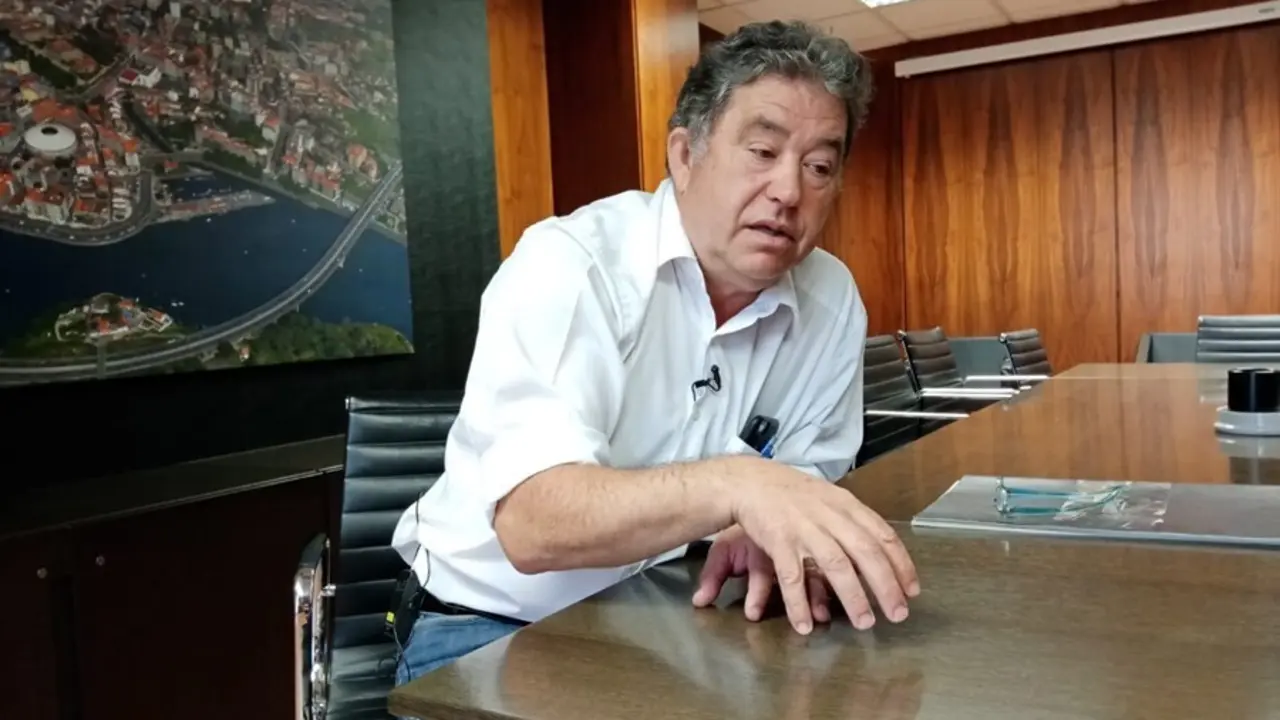 Archivo - El alcalde de Pontevedra, Miguel Anxo Fern&aacute;ndez Lores, en una entrevista en Europa Press