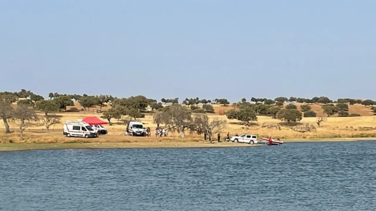 Labores de b&uacute;squeda del var&oacute;n ahogado en el pantano de Villalba de los Barros