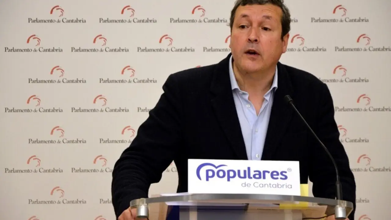Archivo - I&ntilde;igo Fern&aacute;ndez, portavoz del PP en el Parlamento de Cantabria