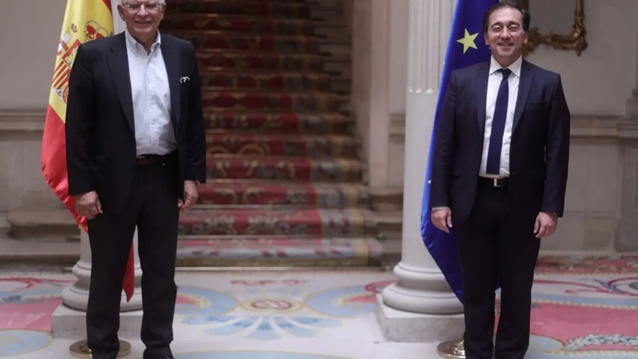 El ministro de Asuntos Exteriores, Uni&oacute;n Europea y Cooperaci&oacute;n, Jos&eacute; Manuel Albares, y el Alto Representante de la Uni&oacute;n para Asuntos Exteriores y Pol&iacute;tica de Seguridad, Josep Borrell