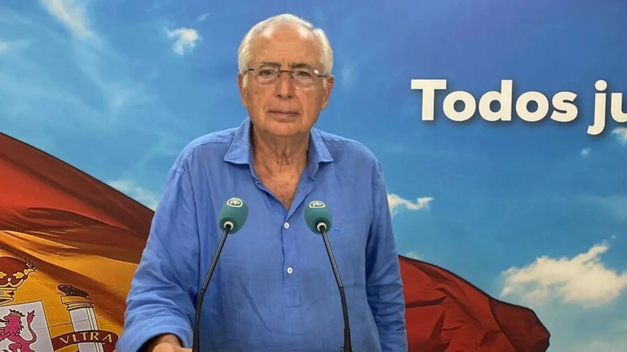 El presidente del PP de Melilla, Juan Jos&eacute; Imbroda, este lunes en rueda de prensa.