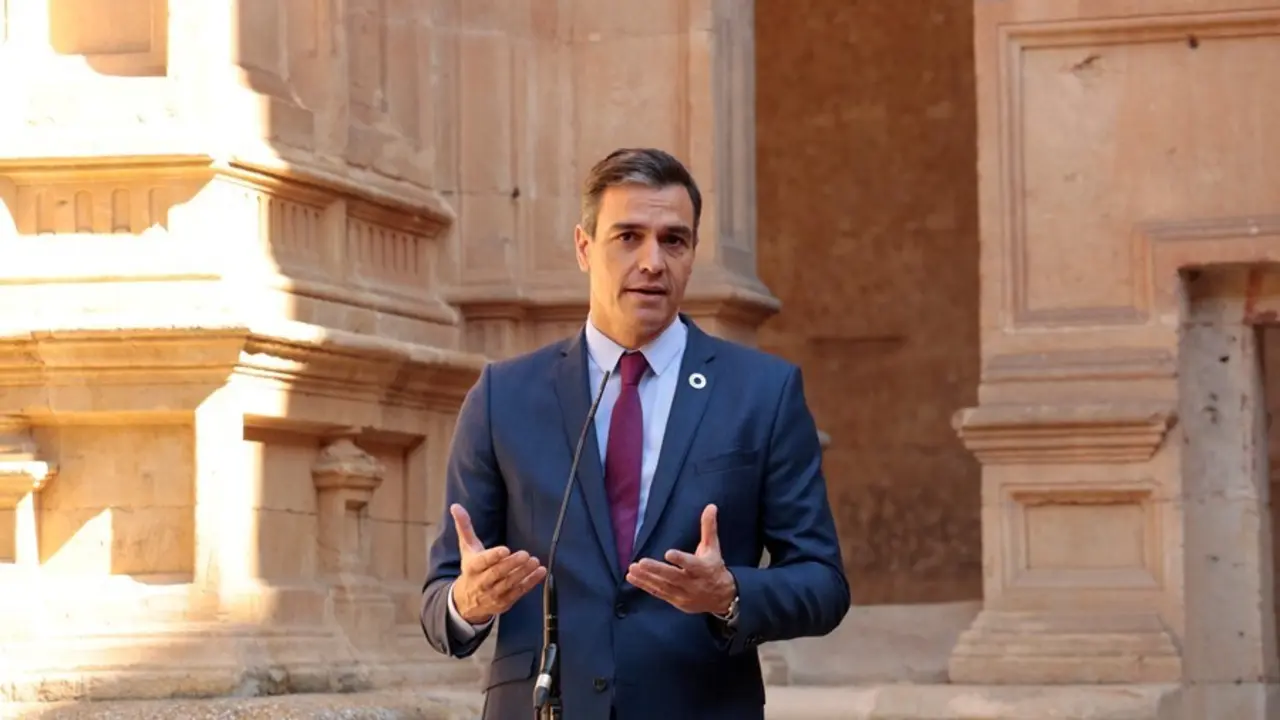 El presidente del Gobierno, Pedro S&aacute;nchez, comparece frente al Convento de San Esteban para celebrar la XXIV Conferencia de Presidentes, a 30 de julio de 2021, en Salamanca, Castilla y Le&oacute;n (Espa&ntilde;a). 
