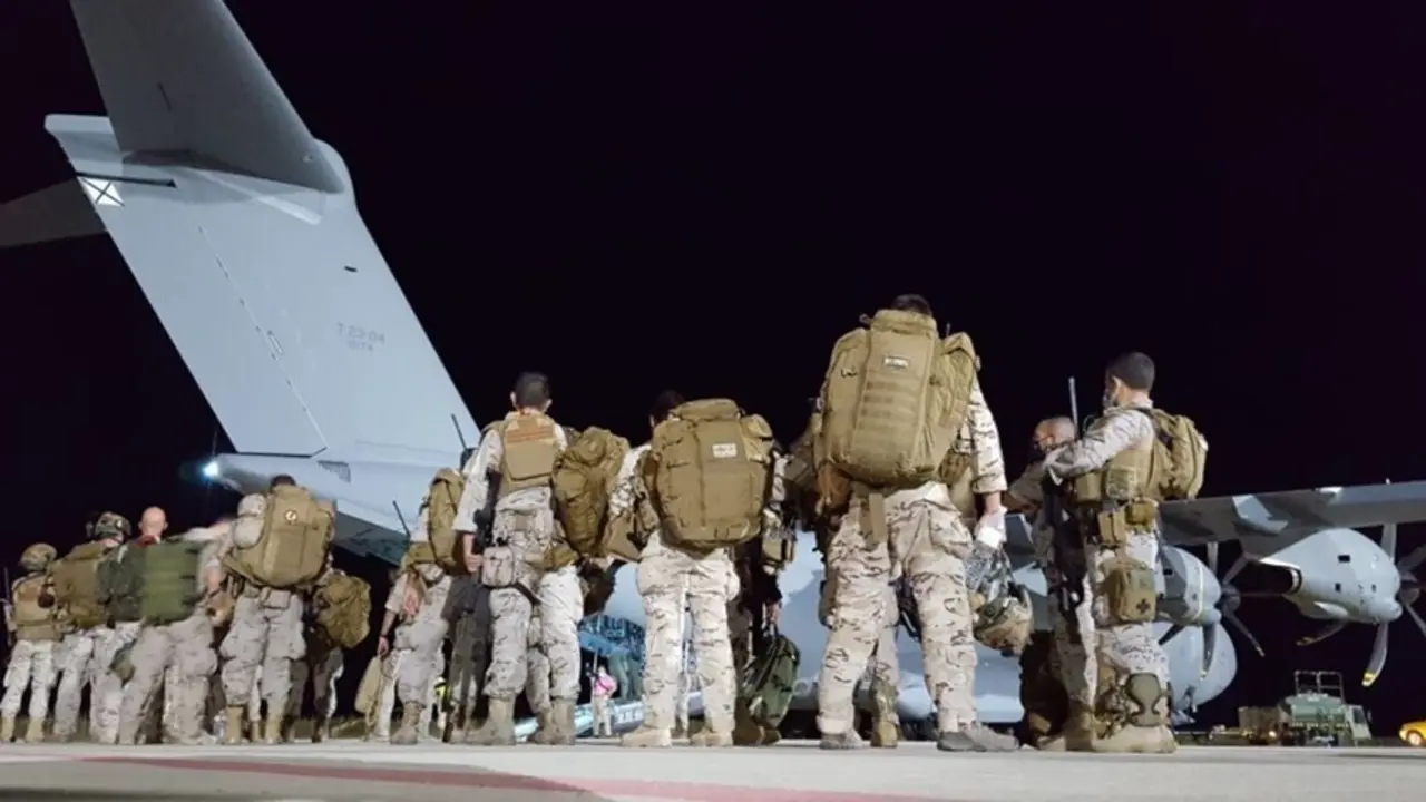 Despega el primer avi&oacute;n desde Zaragoza para la repatriaci&oacute;n de espa&ntilde;oles de Afganist&aacute;n.