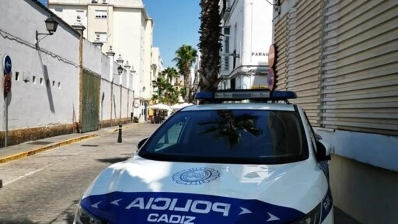 Patrulla de la Polic&iacute;a Local de C&aacute;diz.