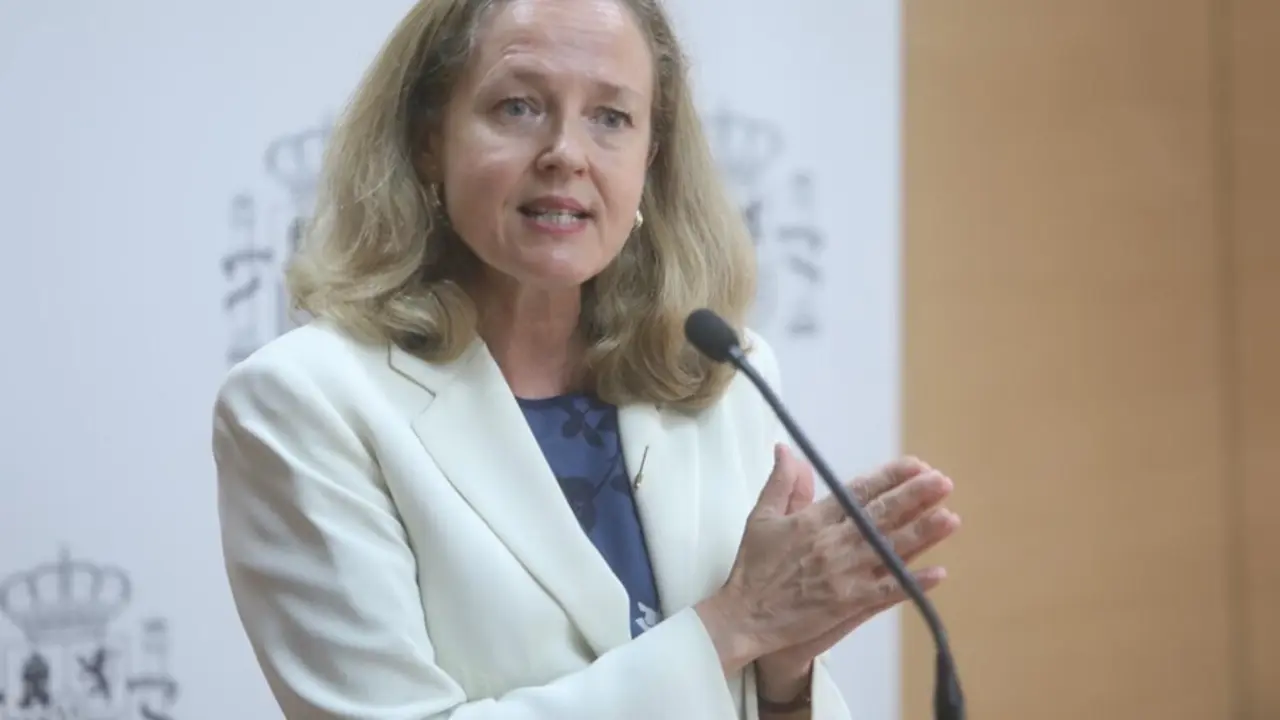 La vicepresidenta primera y ministra de Asuntos Econ&oacute;micos y Transformaci&oacute;n Digital, Nadia Calvi&ntilde;o, en C&aacute;diz.
