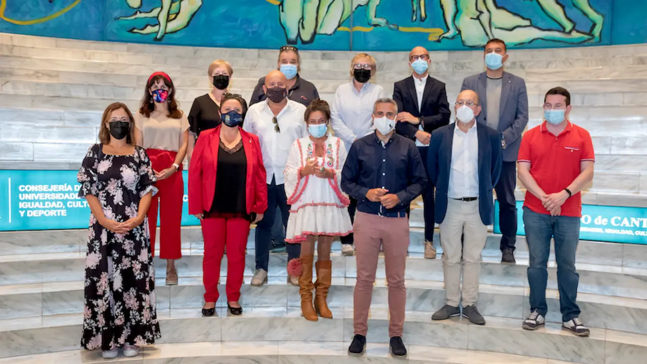 Foto de familia en la presentaci&oacute;n de Escenapro 2021. / ALERTA