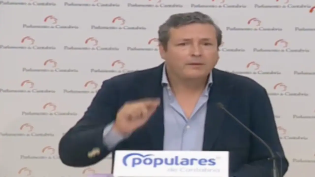 El portavoz del Grupo Popular, I&ntilde;igo Fern&aacute;ndez. / ALERTA