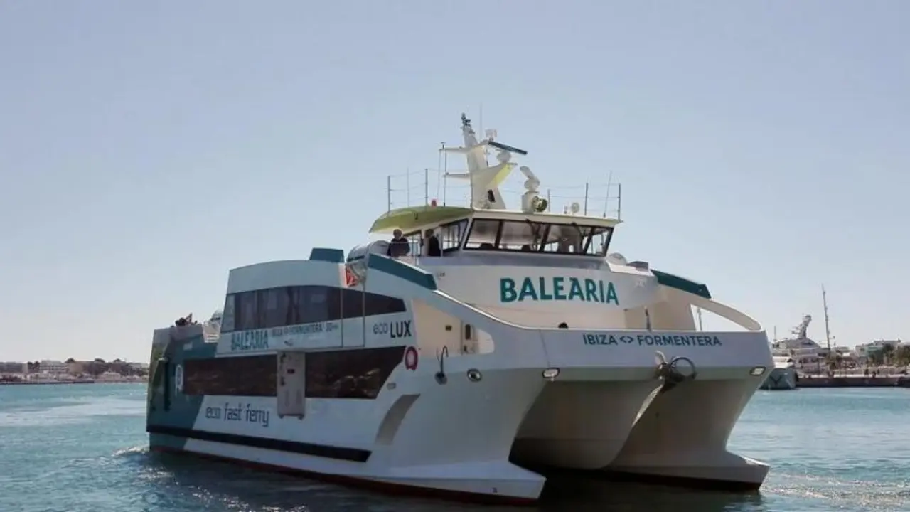 Imagen de archivo de un ferry de Balearia Ibiza - Formentera  EP