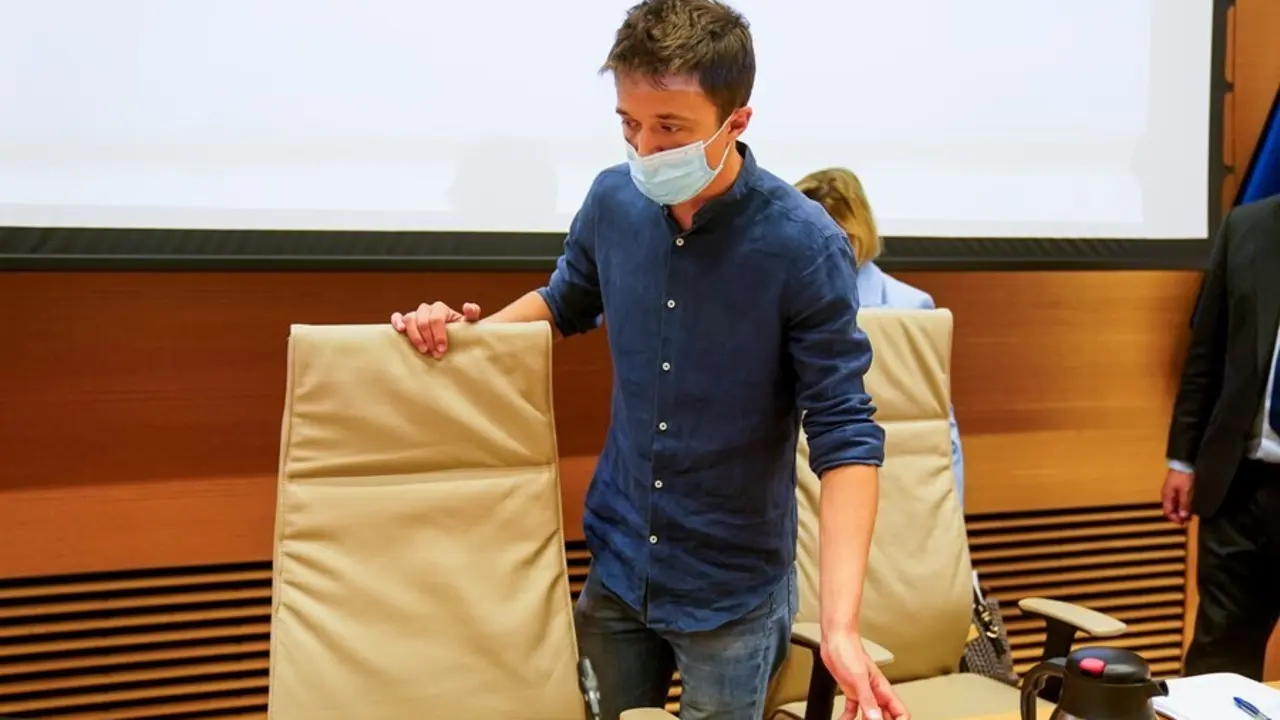 Archivo - El l&iacute;der de M&aacute;s Pa&iacute;s, &Iacute;&ntilde;igo Errej&oacute;n, presidiendo la comisi&oacute;n anticorrupci&oacute;n del Congreso 