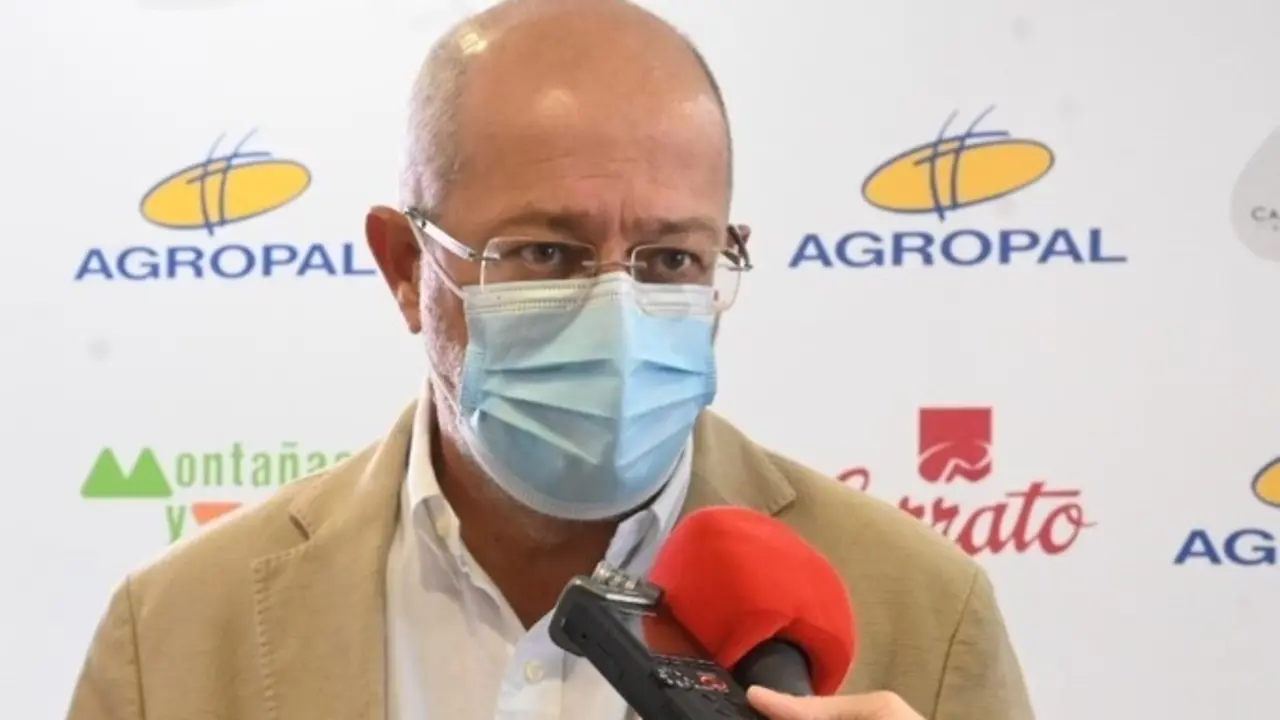 Igea atiende a los medios en su visita a Gropal.