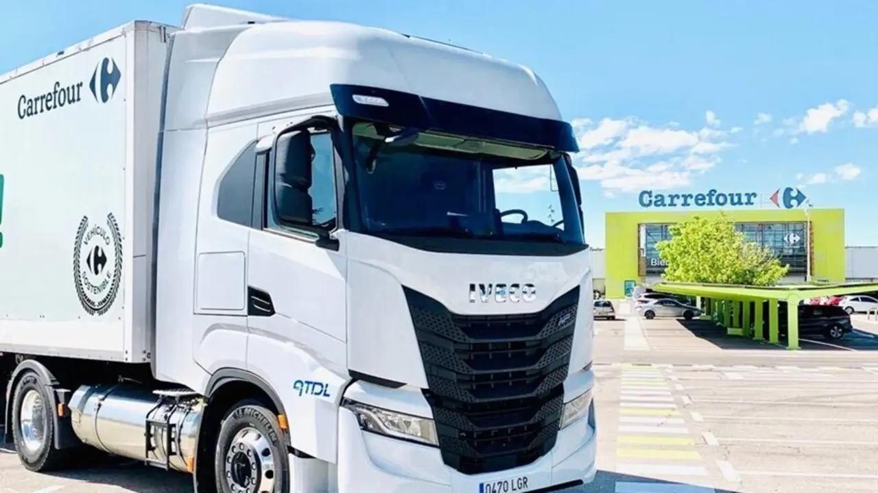 Archivo - Carrefour eleva la flota de sus camiones a gas
