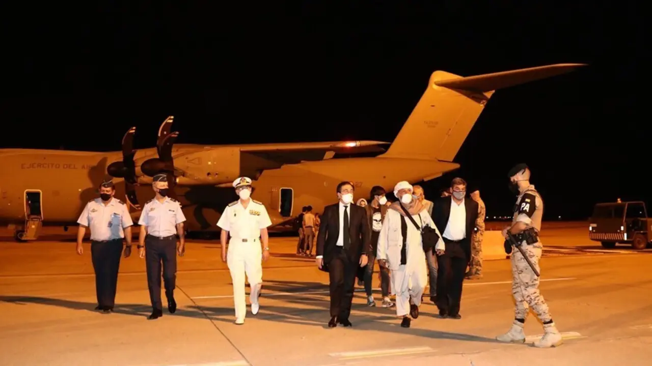 Llegada a Madrid del primer avi&oacute;n con espa&ntilde;oles y colaboradores afganos repatriados de Afganist&aacute;n