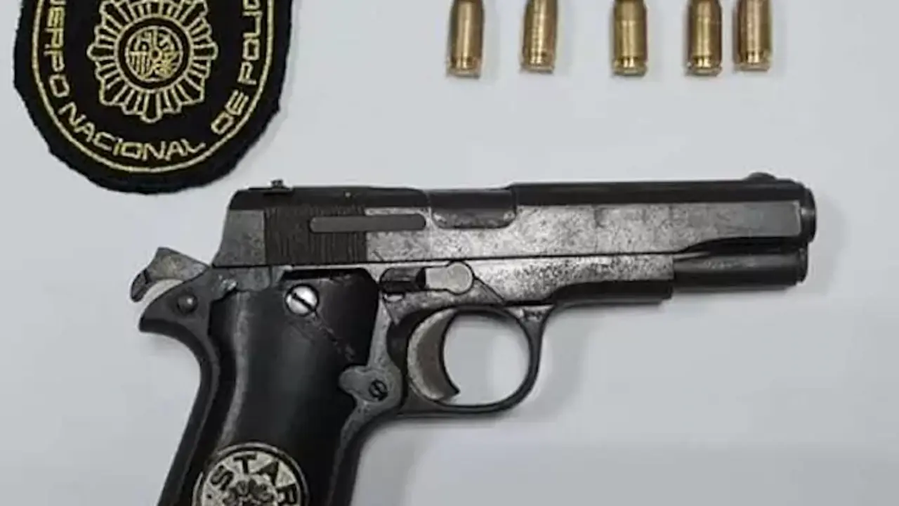 Arma incautada al detenido.POLIC&Iacute;A NACIONAL