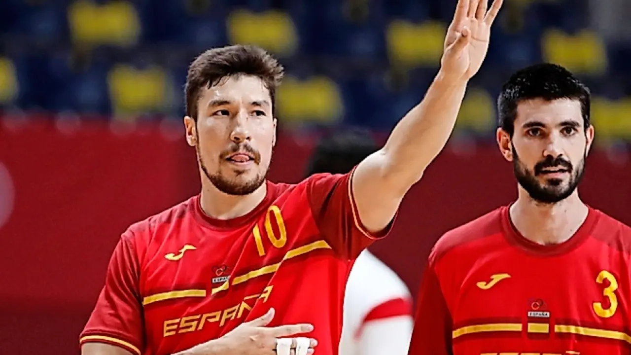 Tokyo (Japan), 07/08/2021.- Spain'&Auml;&ocirc;s Alex Dovichebaeva Dujshebaev reacts during the Men's Bronze medal match between Spain and Egypt of the Handball events of the Tokyo 2020 Olympic Games at the Yoyogi National Gymnasium arena in Tokyo, Japan, 07 August 2021. (Balonmano, Egipto, Jap&oacute;n, Espa&ntilde;a, Tokio) EFE/EPA/TATYANA ZENKOVICH