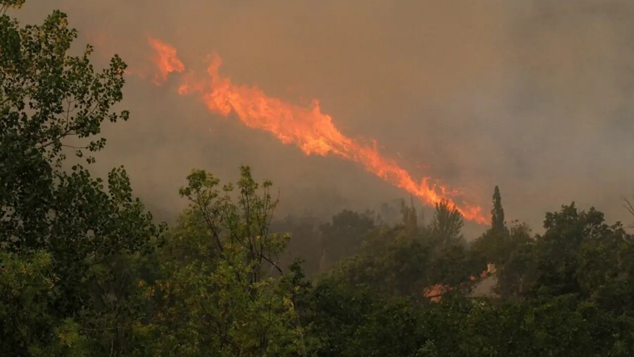 Incendio en el t&eacute;rmino municipal de Navalacruz (&Aacute;vila), a 16 de agosto de 2021.