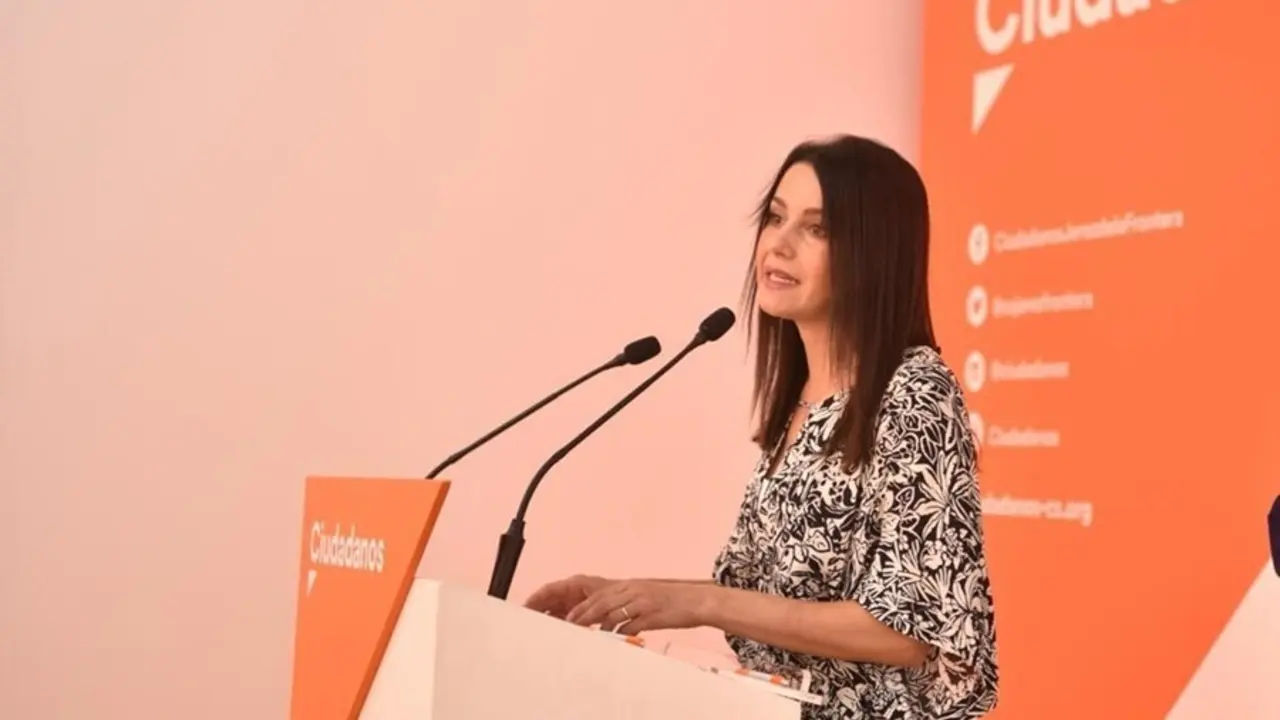 La presidenta de Cs, In&eacute;s Arrimadas, este jueves en rueda de prensa en Jerez de la Frontera (C&aacute;diz).