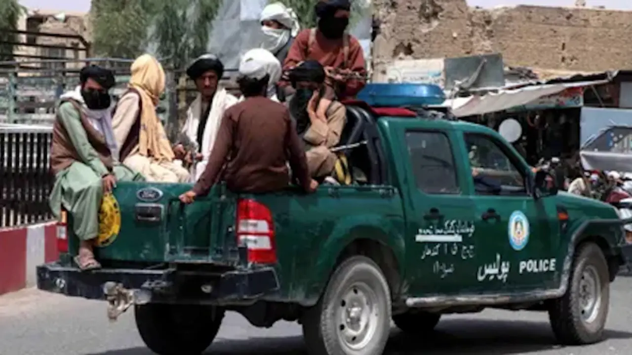 Una patrulla talib&aacute;n en Kandahar el jueves. EPA