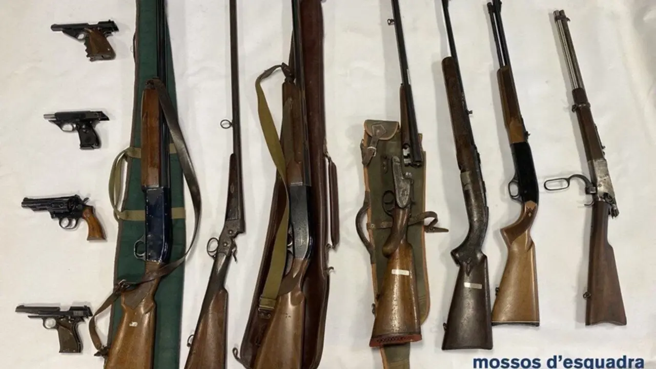 El presunto autor de las amenazas contra el presidente Pere Aragon&egrave;s ten&iacute;a 11 armas de fuego en su casa