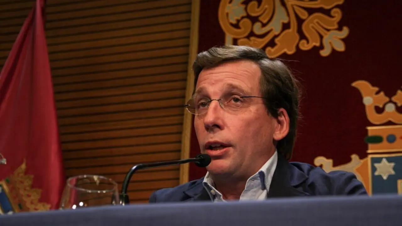 El alcalde de Madrid, Jos&eacute; Luis Mart&iacute;nez-Almeida, interviene en una rueda de prensa posterior a la Junta de Gobierno Extraordinaria