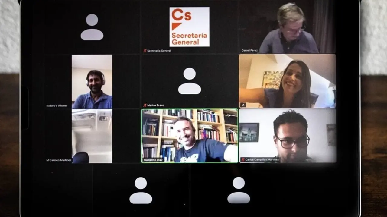 La presidenta de Ciudadanos, In&eacute;s Arrimadas, en una reuni&oacute;n telem&aacute;tica con otros dirigentes de Cs y con el economista Isidoro Tapia.