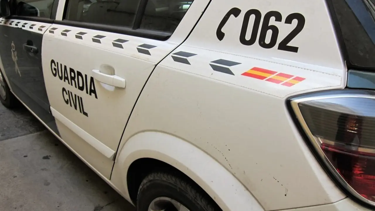 Archivo - Un veh&iacute;culo de la Guardia Civil.
