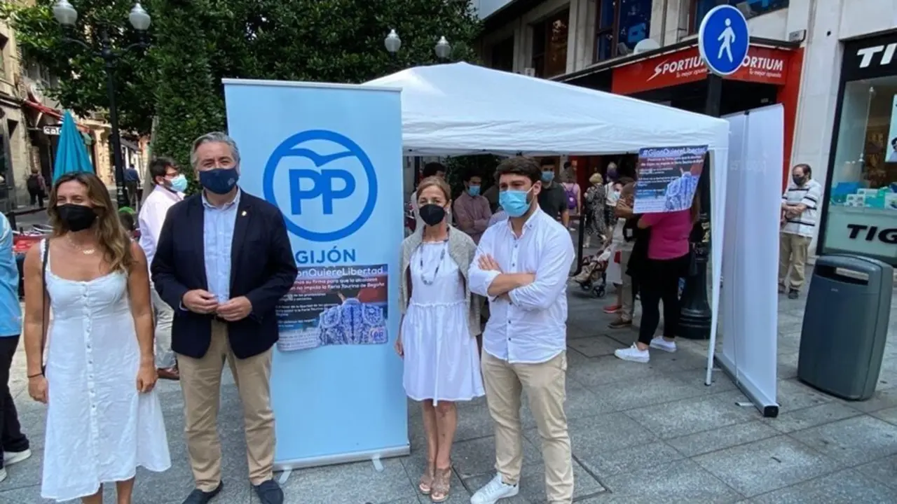 Recogida de firmas del PP a favor de las corridas de toros.