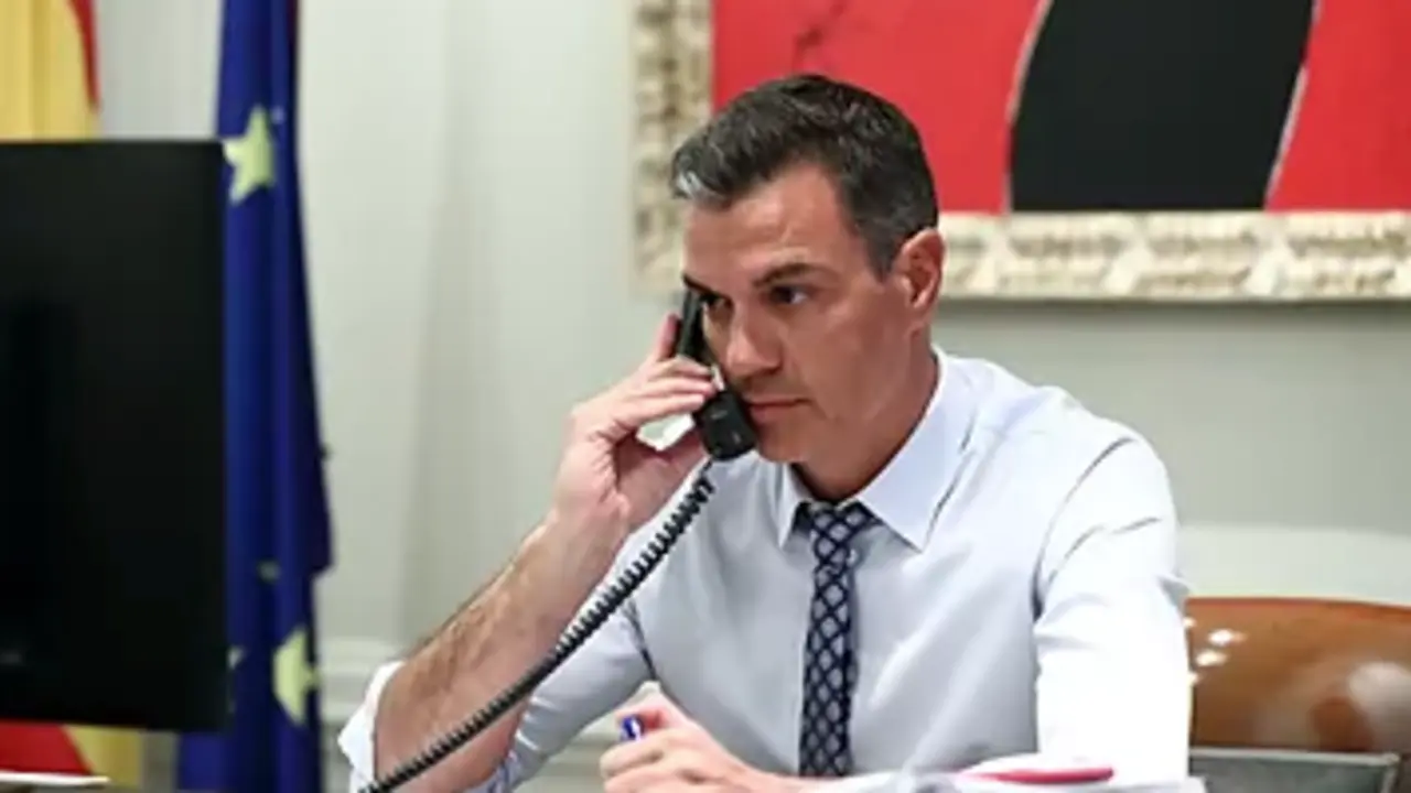 Pedro S&aacute;nchez durante la conversaci&oacute;n con Joe Biden, el s&aacute;bado en el Palacio de la Moncloa.FERNANDO CALVO | POOL | EFE