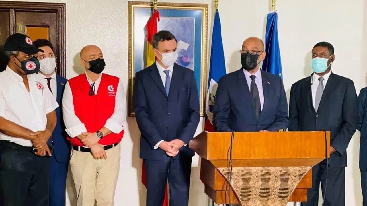El primer ministro de Hait&iacute;, Ariel Henry, con el embajador saliente de Espa&ntilde;a, Pedro Jos&eacute; Sanz Serrano