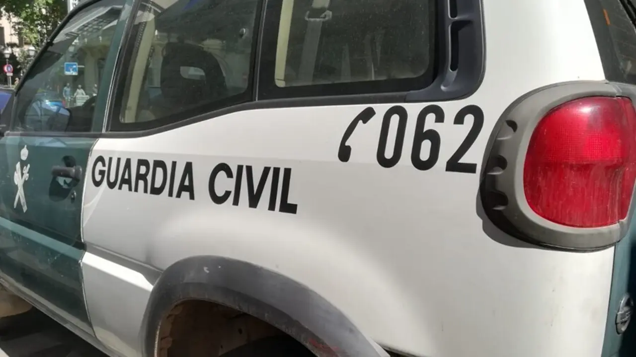 Archivo - Un veh&iacute;culo de la Guardia Civil.
