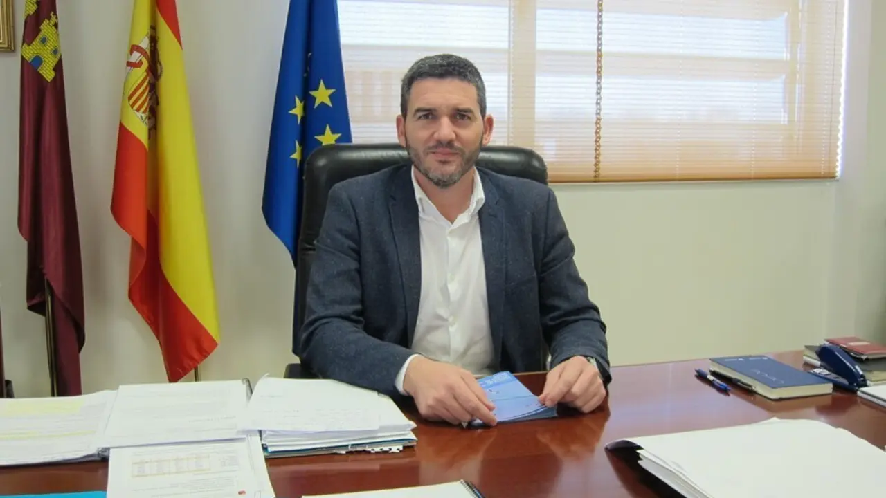 Archivo - El consejero de Agua, Agricultura, Ganader&iacute;a, Pesca y Medio Ambiente, Antonio Luengo