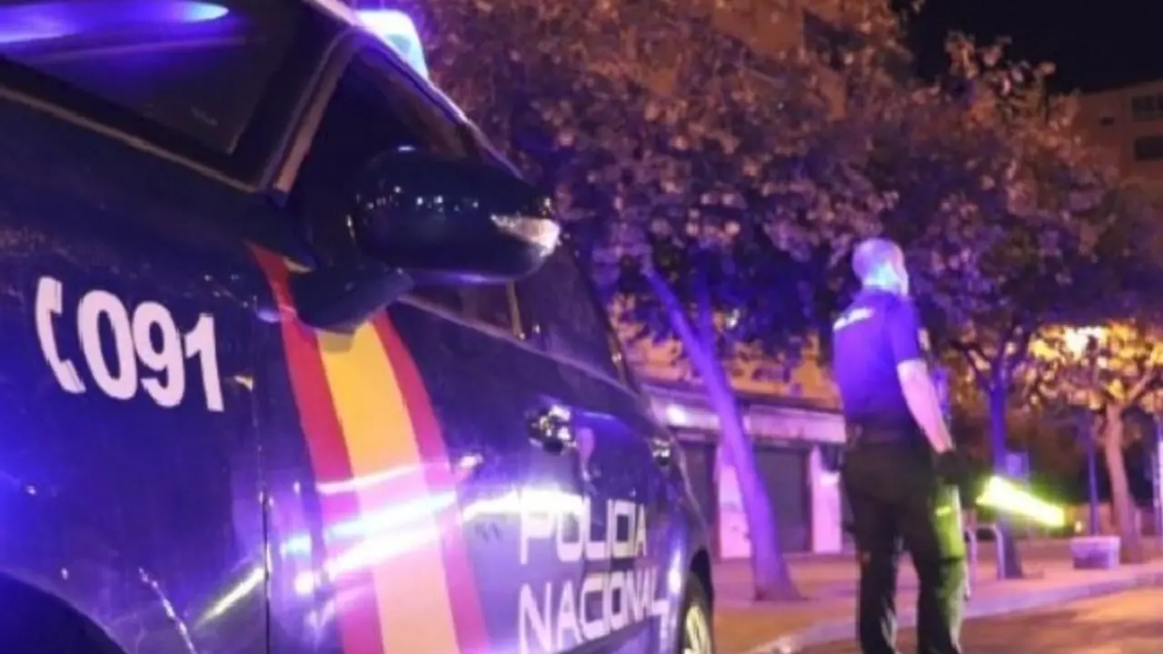 Archivo - Un agente de Polic&iacute;a Nacional.