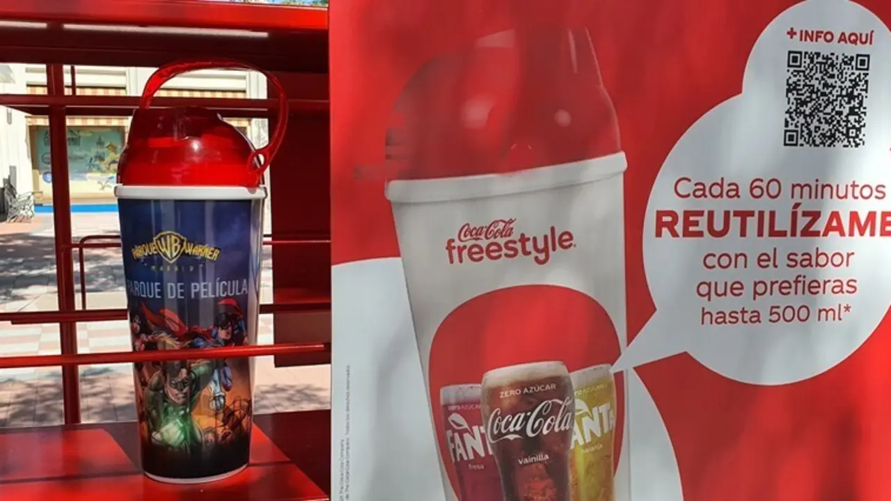 Coca-Cola y Parque Warner instalan un dispensador de bebidas