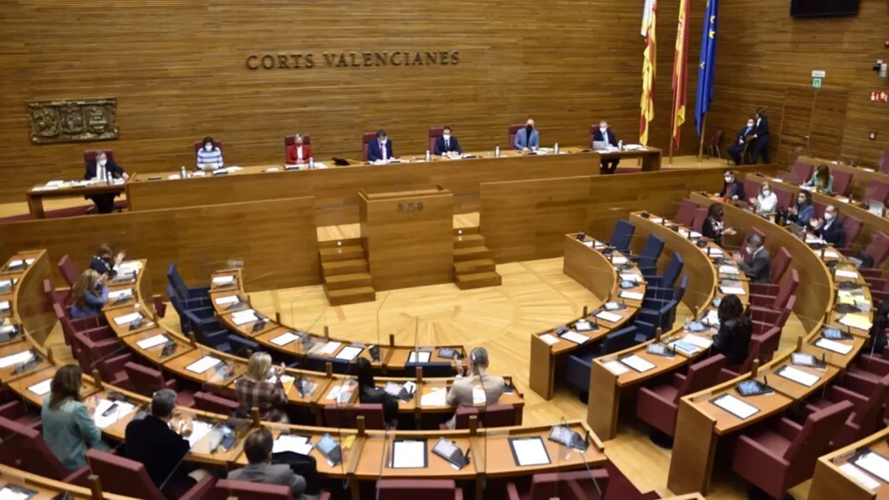 Archivo - Imagen de archivo de un pleno de Les Corts Valencianes. 