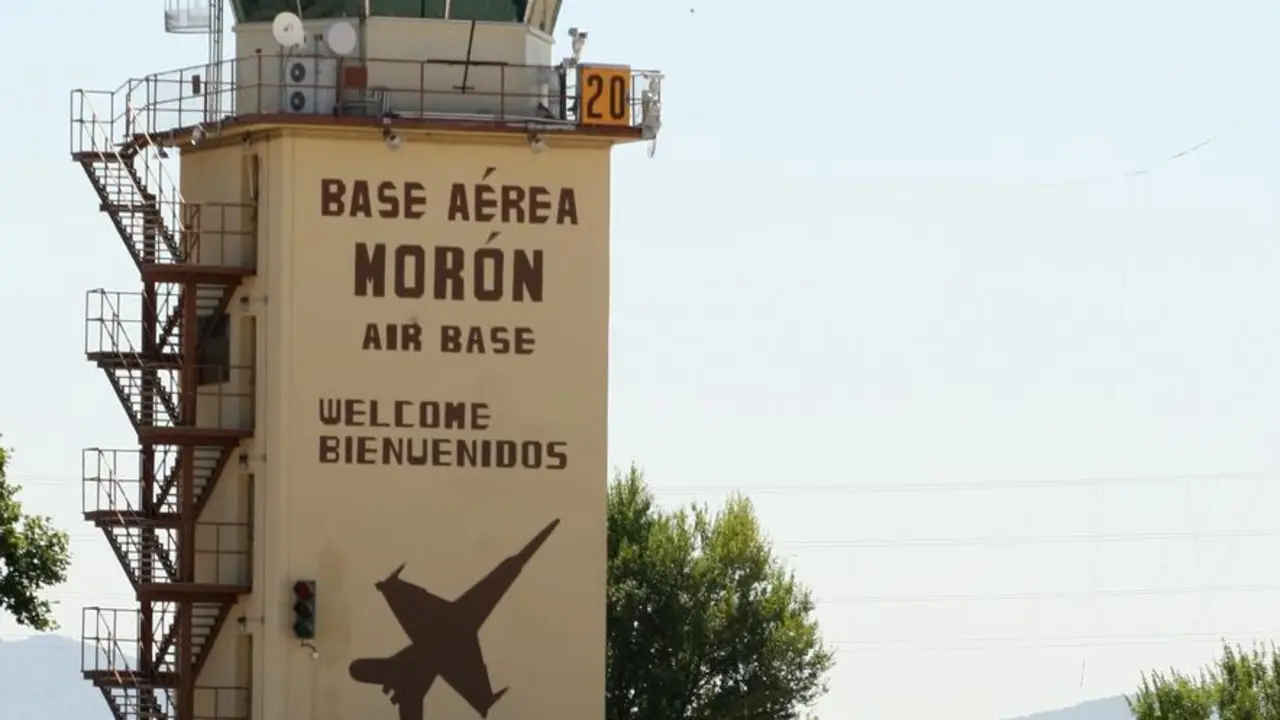 Archivo - Torre de control de la base a&eacute;rea de Mor&oacute;n de la Frontera.