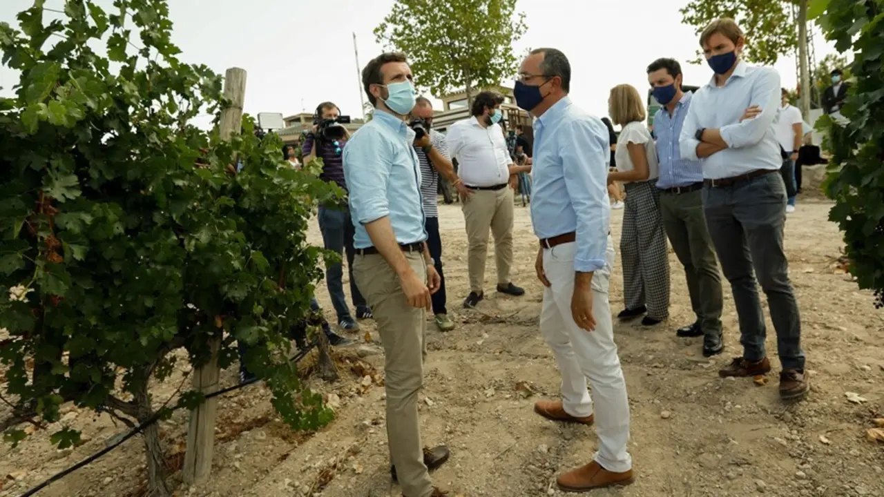 EL PRESIDENTE DEL PARTIDO POPULAR PABLO CASADO HA VISITADO LAS BODEGAS HIJOS DE JUAN GIL EN LA LOCALIDAD MURCIANA DE JUMILLA ACOMPA&Ntilde;ADO POR EL SECRETARIO GENERAL DEL PP TEODORO GARCIA EGEA Y EL PRESIDENTE DE LA REGION DE MURCIA FERNANDO L&Oacute;PEZ MIRAS