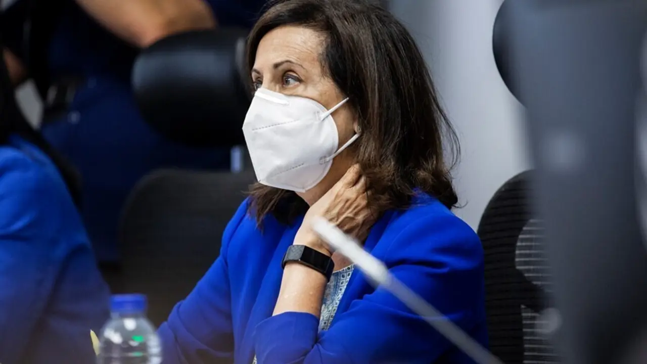 La ministra de Defensa, Margarita Robles, durante su visita al Cuartel General de la Unidad Militar de Emergencias en la Base A&eacute;rea de Torrej&oacute;n, a 23 de agosto de 2021, en Torrej&oacute;n, Madrid, (Espa&ntilde;a). 