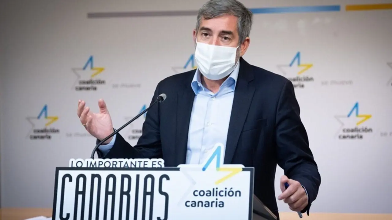 Archivo - El secretario general de CC, Fernando Clavijo, en rueda de prensa